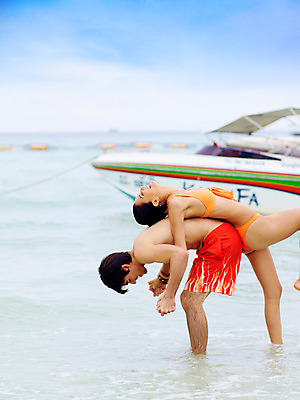 포토 JPG 주간 서양인 모델 해외기획촬영 커플 여자 남자 수영복 여유 바다 해외여행 여행 포즈 기획촬영 2009년태국 요트 팔찌 파타야 태국 하늘 휴가 휴식 산호섬 미소 웃음 사람 상반신 취미 해변 야외 두명 여름 여름휴가 바캉스 비키니 등배지기 국내포토 자연요소 외국인 해외 옷 계절 감정 아시아 섬 컨셉 배_교통 장신구 관계 표정 파일형식 여름_계절