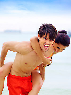 포토 JPG 주간 서양인 모델 해외기획촬영 커플 여자 남자 수영복 여유 바다 해외여행 여행 포즈 기획촬영 2009년태국 팔찌 파타야 태국 하늘 휴가 휴식 산호섬 미소 웃음 사람 상반신 취미 해변 야외 두명 여름 여름휴가 바캉스 비키니 업기 국내포토 자연요소 외국인 해외 옷 계절 감정 아시아 섬 컨셉 장신구 관계 모션 표정 파일형식 여름_계절