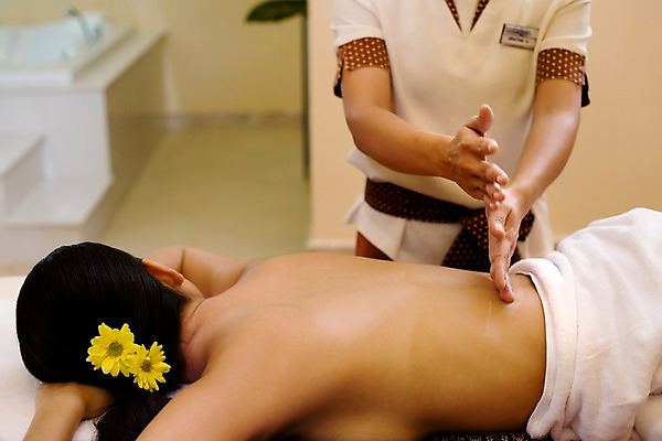 포토 JPG 주간 서양인 모델 해외기획촬영 손 여자 꽃 여유 엎드리기 포즈 기획촬영 2009년태국 태국 휴식 실내 건강 사람 상반신 취미 두명 장식 수건 뷰티 스파 마사지 마사지사 타이마사지 전통마사지 여자만 국내포토 자연요소 외국인 식물 직업 감정 아시아 컨셉 모션 내부 신체부위 위생용품 파일형식