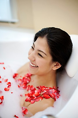 포토 JPG 주간 서양인 모델 해외기획촬영 여자 꽃잎 여유 포즈 기획촬영 2009년태국 태국 휴식 욕조 실내 한명 미소 웃음 사람 상반신 20대 성인 취미 뷰티 스파 목욕 거품 욕실 화장실 여자만 여자한명만 성인여자만 청년만 청년여자만 성인한명만 청년여자한명만 성인여자한명만 성인만 국내포토 자연요소 외국인 1 꽃 감정 아시아 컨셉 표정 청년 내부 청결 파일형식