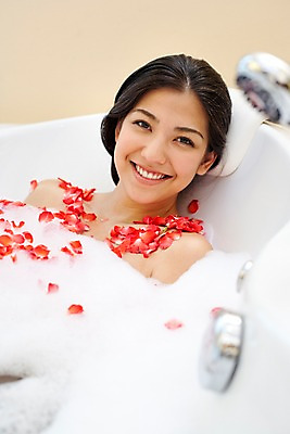 포토 JPG 주간 서양인 모델 해외기획촬영 여자 꽃잎 여유 포즈 기획촬영 2009년태국 태국 휴식 욕조 실내 한명 미소 웃음 사람 상반신 20대 성인 취미 뷰티 스파 목욕 거품 욕실 화장실 여자만 여자한명만 성인여자만 청년만 청년여자만 성인한명만 청년여자한명만 성인여자한명만 성인만 국내포토 자연요소 외국인 1 꽃 감정 아시아 컨셉 표정 청년 내부 청결 파일형식