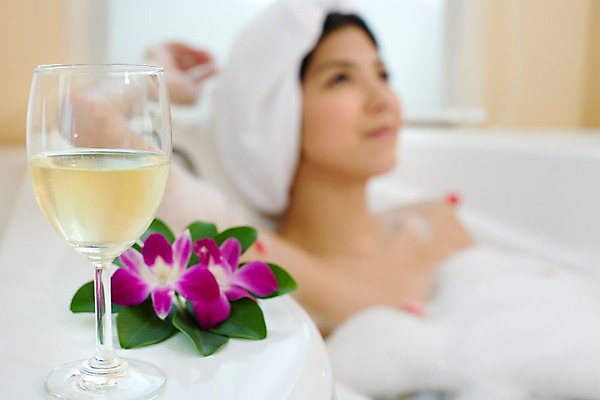 포토 JPG 주간 서양인 모델 해외기획촬영 여자 꽃 여유 포즈 기획촬영 2009년태국 와인잔 태국 휴식 욕조 실내 한명 사람 근접촬영 상반신 20대 성인 취미 뷰티 와인 보라색 스파 목욕 거품 욕실 샴페인 화이트와인 화장실 호접란 여자만 여자한명만 성인여자만 청년만 청년여자만 성인한명만 청년여자한명만 성인여자한명만 성인만 국내포토 자연요소 외국인 식물 1 감정 아시아 뷰포인트 컬러 컨셉 술잔 주류 청년 내부 청결 파일형식