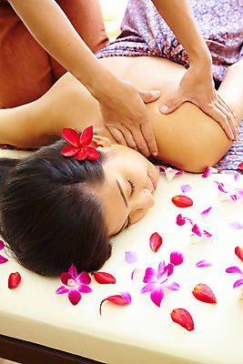 포토 JPG 주간 서양인 모델 해외기획촬영 손 여자 꽃잎 꽃 여유 엎드리기 포즈 기획촬영 2009년태국 태국 휴식 실내 건강 한명 사람 상반신 20대 성인 취미 장식 뷰티 스파 마사지 지압 마사지사 타이마사지 전통마사지 플루메리아 호접란 플랭지파니 여자만 여자한명만 성인여자만 청년만 청년여자만 성인한명만 청년여자한명만 성인여자한명만 성인만 국내포토 자연요소 외국인 식물 직업 1 감정 아시아 컨셉 모션 청년 내부 신체부위 파일형식