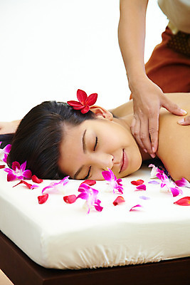 포토 JPG 주간 서양인 모델 해외기획촬영 손 여자 꽃잎 꽃 여유 엎드리기 포즈 기획촬영 2009년태국 태국 휴식 실내 건강 한명 사람 상반신 20대 성인 취미 장식 뷰티 스파 마사지 지압 마사지사 타이마사지 전통마사지 플루메리아 호접란 플랭지파니 여자만 여자한명만 성인여자만 청년만 청년여자만 성인한명만 청년여자한명만 성인여자한명만 성인만 국내포토 자연요소 외국인 식물 직업 1 감정 아시아 컨셉 모션 청년 내부 신체부위 파일형식