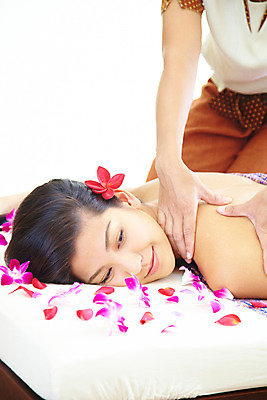 포토 JPG 주간 서양인 모델 해외기획촬영 손 여자 꽃잎 꽃 여유 엎드리기 포즈 기획촬영 2009년태국 태국 휴식 실내 건강 한명 미소 웃음 사람 상반신 20대 성인 취미 장식 뷰티 스파 마사지 지압 마사지사 타이마사지 전통마사지 플루메리아 호접란 플랭지파니 여자만 여자한명만 성인여자만 청년만 청년여자만 성인한명만 청년여자한명만 성인여자한명만 성인만 국내포토 자연요소 외국인 식물 직업 1 감정 아시아 컨셉 모션 표정 청년 내부 신체부위 파일형식