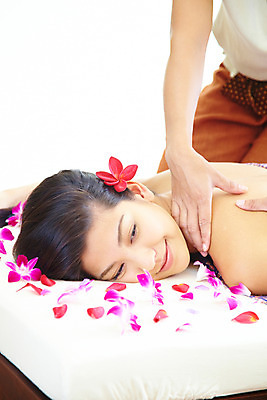 포토 JPG 주간 서양인 모델 해외기획촬영 손 여자 꽃잎 꽃 여유 엎드리기 포즈 기획촬영 2009년태국 태국 휴식 실내 건강 한명 미소 웃음 사람 상반신 20대 성인 취미 장식 뷰티 스파 마사지 지압 마사지사 타이마사지 전통마사지 플루메리아 호접란 플랭지파니 여자만 여자한명만 성인여자만 청년만 청년여자만 성인한명만 청년여자한명만 성인여자한명만 성인만 국내포토 자연요소 외국인 식물 직업 1 감정 아시아 컨셉 모션 표정 청년 내부 신체부위 파일형식