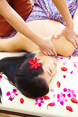 포토 JPG 주간 서양인 모델 해외기획촬영 손 여자 꽃잎 꽃 여유 엎드리기 포즈 기획촬영 2009년태국 태국 휴식 실내 건강 한명 사람 상반신 20대 성인 취미 장식 뷰티 스파 마사지 지압 마사지사 타이마사지 전통마사지 플루메리아 호접란 플랭지파니 여자만 여자한명만 성인여자만 청년만 청년여자만 성인한명만 청년여자한명만 성인여자한명만 성인만 국내포토 자연요소 외국인 식물 직업 1 감정 아시아 컨셉 모션 청년 내부 신체부위 파일형식