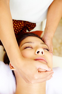 포토 JPG 주간 서양인 모델 해외기획촬영 손 여자 여유 포즈 기획촬영 2009년태국 태국 휴식 실내 건강 사람 근접촬영 상반신 취미 두명 뷰티 스파 마사지 마사지사 타이마사지 전통마사지 경락마사지 여자만 국내포토 자연요소 외국인 직업 감정 아시아 뷰포인트 컨셉 내부 신체부위 파일형식