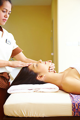 포토 JPG 주간 서양인 모델 해외기획촬영 손 여자 여유 포즈 기획촬영 2009년태국 태국 휴식 실내 건강 사람 동양인 상반신 취미 두명 옆모습 수건 뷰티 스파 마사지 마사지사 타이마사지 전통마사지 경락마사지 여자만 국내포토 자연요소 외국인 직업 감정 아시아 뷰포인트 컨셉 인종 내부 신체부위 위생용품 파일형식