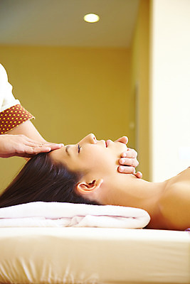 포토 JPG 주간 서양인 모델 해외기획촬영 손 여자 꽃 여유 포즈 기획촬영 2009년태국 태국 휴식 실내 건강 한명 사람 상반신 20대 성인 취미 옆모습 장식 수건 뷰티 스파 마사지 마사지사 타이마사지 전통마사지 경락마사지 여자만 여자한명만 성인여자만 청년만 청년여자만 성인한명만 청년여자한명만 성인여자한명만 성인만 국내포토 자연요소 외국인 식물 직업 1 감정 아시아 뷰포인트 컨셉 청년 내부 신체부위 위생용품 파일형식