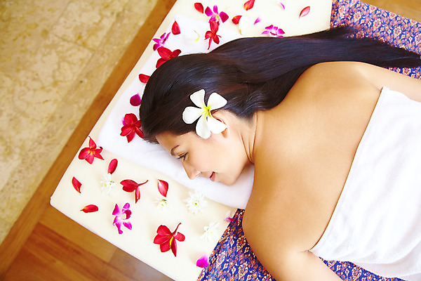 포토 JPG 주간 서양인 모델 해외기획촬영 여자 꽃잎 꽃 여유 엎드리기 포즈 기획촬영 2009년태국 태국 휴식 실내 건강 한명 미소 웃음 사람 상반신 20대 성인 취미 장식 수건 뷰티 스파 마사지 타이마사지 전통마사지 플루메리아 플랭지파니 여자만 여자한명만 성인여자만 청년만 청년여자만 성인한명만 청년여자한명만 성인여자한명만 성인만 프랜지파니 국내포토 자연요소 외국인 식물 1 감정 아시아 컨셉 모션 표정 청년 내부 위생용품 파일형식