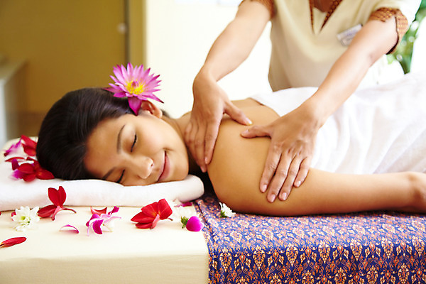 포토 JPG 주간 서양인 모델 해외기획촬영 손 여자 꽃잎 꽃 여유 엎드리기 포즈 기획촬영 2009년태국 태국 휴식 실내 건강 미소 웃음 사람 상반신 취미 두명 장식 수건 뷰티 스파 마사지 지압 마사지사 타이마사지 전통마사지 플루메리아 플랭지파니 여자만 국내포토 자연요소 외국인 식물 직업 감정 아시아 컨셉 모션 표정 내부 신체부위 위생용품 파일형식