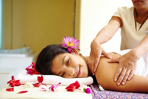 포토 JPG 주간 서양인 모델 해외기획촬영 손 여자 꽃잎 꽃 여유 엎드리기 포즈 기획촬영 2009년태국 태국 휴식 실내 건강 미소 웃음 사람 동양인 상반신 취미 장식 수건 뷰티 스파 마사지 지압 마사지사 타이마사지 전통마사지 플루메리아 플랭지파니 여자만 국내포토 자연요소 외국인 식물 직업 감정 아시아 컨셉 모션 표정 인종 내부 신체부위 위생용품 파일형식