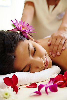 포토 JPG 주간 서양인 모델 해외기획촬영 여자 꽃잎 꽃 여유 엎드리기 포즈 기획촬영 2009년태국 태국 휴식 실내 건강 한명 미소 웃음 사람 근접촬영 상반신 20대 성인 취미 장식 수건 뷰티 스파 마사지 마사지사 타이마사지 전통마사지 플루메리아 플랭지파니 여자만 여자한명만 성인여자만 청년만 청년여자만 성인한명만 청년여자한명만 성인여자한명만 성인만 국내포토 자연요소 외국인 식물 직업 1 감정 아시아 뷰포인트 컨셉 모션 표정 청년 내부 위생용품 파일형식