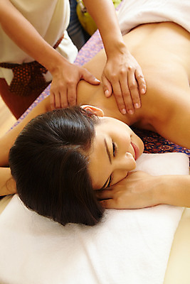 포토 JPG 주간 서양인 모델 해외기획촬영 손 여자 여유 엎드리기 포즈 기획촬영 2009년태국 태국 휴식 실내 건강 사람 상반신 취미 두명 수건 뷰티 스파 마사지 지압 마사지사 타이마사지 전통마사지 여자만 국내포토 자연요소 외국인 직업 감정 아시아 컨셉 모션 내부 신체부위 위생용품 파일형식