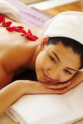 포토 JPG 서양인 모델 해외기획촬영 여자 꽃잎 여유 엎드리기 포즈 기획촬영 2009년태국 태국 휴식 실내 건강 한명 미소 웃음 사람 근접촬영 상반신 20대 성인 취미 수건 뷰티 스파 마사지 타이마사지 전통마사지 플루메리아 플랭지파니 여자만 여자한명만 성인여자만 청년만 청년여자만 성인한명만 청년여자한명만 성인여자한명만 성인만 국내포토 외국인 1 꽃 감정 아시아 뷰포인트 컨셉 모션 표정 청년 내부 위생용품 파일형식