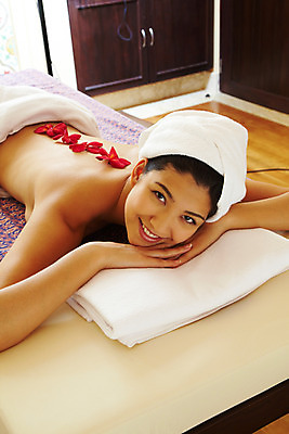 포토 JPG 서양인 모델 해외기획촬영 여자 꽃잎 여유 엎드리기 포즈 기획촬영 2009년태국 태국 휴식 실내 건강 한명 미소 웃음 사람 상반신 20대 성인 취미 수건 뷰티 스파 마사지 타이마사지 전통마사지 플루메리아 플랭지파니 여자만 여자한명만 성인여자만 청년만 청년여자만 성인한명만 청년여자한명만 성인여자한명만 성인만 국내포토 외국인 1 꽃 감정 아시아 컨셉 모션 표정 청년 내부 위생용품 파일형식