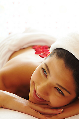 포토 JPG 서양인 모델 해외기획촬영 여자 꽃잎 여유 엎드리기 포즈 기획촬영 2009년태국 태국 휴식 실내 건강 한명 미소 웃음 사람 근접촬영 상반신 20대 성인 취미 수건 뷰티 스파 마사지 타이마사지 전통마사지 플루메리아 플랭지파니 여자만 여자한명만 성인여자만 청년만 청년여자만 성인한명만 청년여자한명만 성인여자한명만 성인만 국내포토 외국인 1 꽃 감정 아시아 뷰포인트 컨셉 모션 표정 청년 내부 위생용품 파일형식