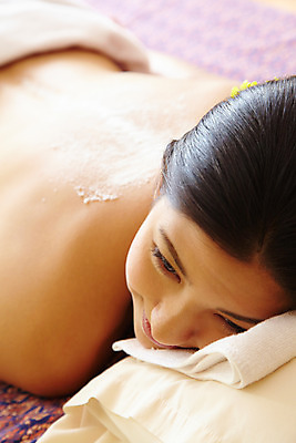 포토 JPG 서양인 모델 해외기획촬영 여자 여유 엎드리기 포즈 기획촬영 2009년태국 태국 휴식 실내 건강 한명 미소 웃음 사람 근접촬영 상반신 20대 성인 취미 수건 뷰티 스파 마사지 타이마사지 전통마사지 소금 여자만 여자한명만 성인여자만 청년만 청년여자만 성인한명만 청년여자한명만 성인여자한명만 성인만 국내포토 외국인 1 감정 아시아 뷰포인트 컨셉 모션 표정 청년 내부 위생용품 파일형식