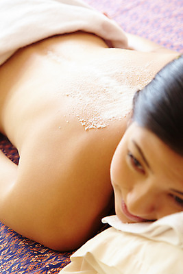 포토 JPG 서양인 모델 해외기획촬영 여자 여유 엎드리기 포즈 기획촬영 2009년태국 태국 휴식 실내 건강 한명 미소 웃음 사람 근접촬영 상반신 20대 성인 취미 수건 뷰티 스파 마사지 타이마사지 전통마사지 소금 여자만 여자한명만 성인여자만 청년만 청년여자만 성인한명만 청년여자한명만 성인여자한명만 성인만 국내포토 외국인 1 감정 아시아 뷰포인트 컨셉 모션 표정 청년 내부 위생용품 파일형식