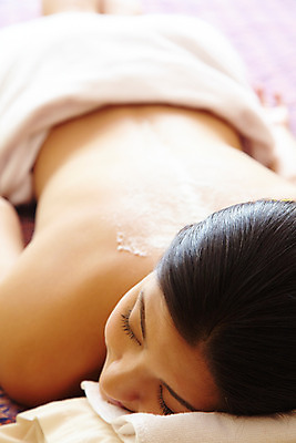 포토 JPG 서양인 모델 해외기획촬영 여자 여유 엎드리기 포즈 기획촬영 2009년태국 태국 휴식 실내 건강 한명 사람 근접촬영 상반신 20대 성인 취미 수건 뷰티 스파 마사지 타이마사지 전통마사지 소금 여자만 여자한명만 성인여자만 청년만 청년여자만 성인한명만 청년여자한명만 성인여자한명만 성인만 국내포토 외국인 1 감정 아시아 뷰포인트 컨셉 모션 청년 내부 위생용품 파일형식