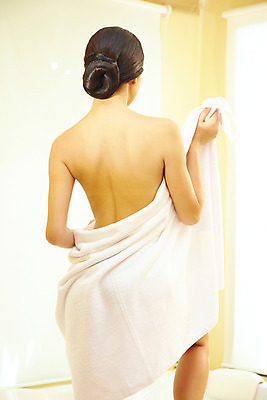 포토 JPG 서양인 모델 해외기획촬영 여자 여유 포즈 기획촬영 2009년태국 태국 휴식 실내 한명 사람 20대 성인 취미 뒷모습 수건 뷰티 스파 목욕 욕실 화장실 여자만 여자한명만 성인여자만 청년만 청년여자만 성인한명만 청년여자한명만 성인여자한명만 성인만 국내포토 외국인 1 감정 아시아 뷰포인트 컨셉 청년 내부 위생용품 청결 파일형식