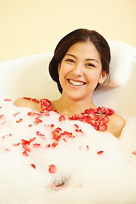 포토 JPG 서양인 모델 해외기획촬영 여자 꽃잎 여유 포즈 기획촬영 2009년태국 태국 휴식 욕조 실내 한명 미소 웃음 사람 근접촬영 상반신 20대 성인 취미 뷰티 스파 목욕 거품 욕실 화장실 여자만 여자한명만 성인여자만 청년만 청년여자만 성인한명만 청년여자한명만 성인여자한명만 성인만 국내포토 외국인 1 꽃 감정 아시아 뷰포인트 컨셉 표정 청년 내부 청결 파일형식