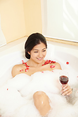 포토 JPG 서양인 모델 해외기획촬영 여자 꽃잎 여유 포즈 기획촬영 2009년태국 와인잔 태국 휴식 욕조 실내 한명 미소 웃음 사람 20대 성인 취미 뷰티 와인 스파 목욕 거품 욕실 레드와인 화장실 여자만 여자한명만 성인여자만 청년만 청년여자만 성인한명만 청년여자한명만 성인여자한명만 성인만 국내포토 외국인 1 꽃 감정 아시아 컨셉 술잔 주류 표정 청년 내부 청결 파일형식