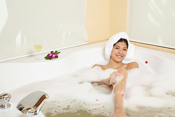포토 JPG 서양인 모델 해외기획촬영 여자 꽃잎 여유 포즈 기획촬영 2009년태국 와인잔 태국 휴식 욕조 실내 한명 미소 웃음 사람 20대 성인 취미 수건 뷰티 와인 스파 목욕 거품 욕실 화이트와인 화장실 호접란 여자만 여자한명만 성인여자만 청년만 청년여자만 성인한명만 청년여자한명만 성인여자한명만 성인만 국내포토 외국인 1 꽃 감정 아시아 컨셉 술잔 주류 표정 청년 내부 위생용품 청결 파일형식