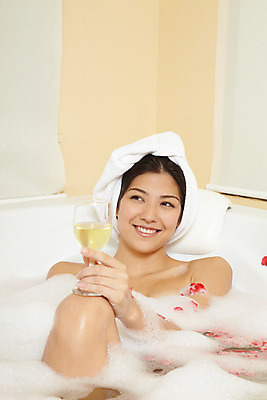 포토 JPG 서양인 모델 해외기획촬영 여자 꽃잎 여유 포즈 기획촬영 2009년태국 와인잔 태국 휴식 욕조 실내 한명 미소 웃음 사람 20대 성인 취미 수건 뷰티 와인 스파 목욕 거품 욕실 샴페인 화이트와인 화장실 호접란 여자만 여자한명만 성인여자만 청년만 청년여자만 성인한명만 청년여자한명만 성인여자한명만 성인만 국내포토 외국인 1 꽃 감정 아시아 컨셉 술잔 주류 표정 청년 내부 위생용품 청결 파일형식