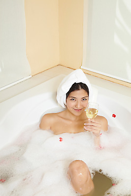 포토 JPG 서양인 모델 해외기획촬영 여자 꽃잎 여유 포즈 기획촬영 2009년태국 와인잔 태국 휴식 욕조 실내 한명 미소 웃음 사람 20대 성인 취미 수건 뷰티 와인 스파 목욕 거품 욕실 샴페인 화이트와인 화장실 호접란 여자만 여자한명만 성인여자만 청년만 청년여자만 성인한명만 청년여자한명만 성인여자한명만 성인만 국내포토 외국인 1 꽃 감정 아시아 컨셉 술잔 주류 표정 청년 내부 위생용품 청결 파일형식