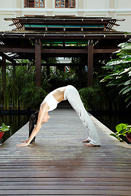 포토 JPG 주간 전신 모델 해외기획촬영 웰빙 여자 여유 포즈 기획촬영 2009년태국 다이어트 요가 태국 휴식 건강 한명 사람 20대 성인 취미 야외 옆모습 운동복 뷰티 요가자세 마루 나무바닥 요가복 여자만 여자한명만 성인여자만 청년만 청년여자만 성인한명만 청년여자한명만 성인여자한명만 성인만 국내포토 자연요소 1 옷 감정 아시아 뷰포인트 컨셉 바닥 청년 파일형식