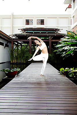 포토 JPG 주간 전신 모델 해외기획촬영 웰빙 여자 여유 포즈 기획촬영 2009년태국 다이어트 요가 태국 휴식 건강 한명 사람 20대 성인 취미 야외 운동복 뷰티 요가자세 마루 나무바닥 요가복 여자만 여자한명만 성인여자만 청년만 청년여자만 성인한명만 청년여자한명만 성인여자한명만 성인만 국내포토 자연요소 1 옷 감정 아시아 컨셉 바닥 청년 파일형식