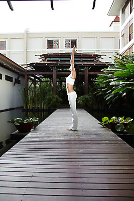 포토 JPG 주간 전신 모델 해외기획촬영 웰빙 여자 여유 포즈 기획촬영 2009년태국 다이어트 요가 태국 휴식 건강 한명 사람 20대 성인 취미 야외 옆모습 운동복 뷰티 요가자세 마루 나무바닥 요가복 여자만 여자한명만 성인여자만 청년만 청년여자만 성인한명만 청년여자한명만 성인여자한명만 성인만 국내포토 자연요소 1 옷 감정 아시아 뷰포인트 컨셉 바닥 청년 파일형식