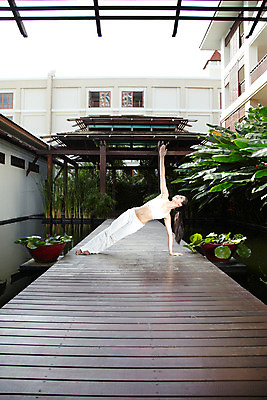 포토 JPG 주간 전신 모델 해외기획촬영 웰빙 여자 여유 포즈 기획촬영 2009년태국 다이어트 요가 태국 휴식 건강 한명 사람 20대 성인 취미 야외 운동복 뷰티 요가자세 마루 나무바닥 요가복 여자만 여자한명만 성인여자만 청년만 청년여자만 성인한명만 청년여자한명만 성인여자한명만 성인만 국내포토 자연요소 1 옷 감정 아시아 컨셉 바닥 청년 파일형식