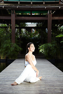 포토 JPG 주간 전신 모델 해외기획촬영 웰빙 여자 여유 포즈 기획촬영 2009년태국 다이어트 요가 태국 휴식 건강 한명 사람 앉기 20대 성인 취미 야외 운동복 뷰티 요가자세 마루 나무바닥 요가복 여자만 여자한명만 성인여자만 청년만 청년여자만 성인한명만 청년여자한명만 성인여자한명만 성인만 국내포토 자연요소 1 옷 감정 아시아 컨셉 모션 바닥 청년 파일형식