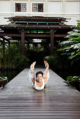 포토 JPG 주간 전신 모델 해외기획촬영 웰빙 여자 꽃 여유 포즈 기획촬영 2009년태국 다이어트 요가 태국 휴식 건강 한명 사람 20대 성인 취미 야외 장식 운동복 뷰티 요가자세 마루 나무바닥 요가복 여자만 여자한명만 성인여자만 청년만 청년여자만 성인한명만 청년여자한명만 성인여자한명만 성인만 국내포토 자연요소 식물 1 옷 감정 아시아 컨셉 바닥 청년 파일형식