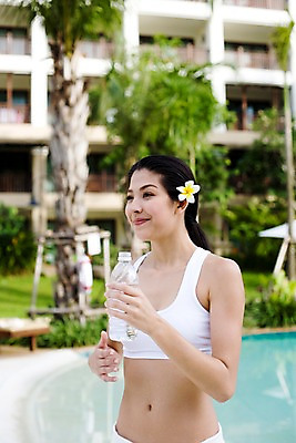 포토 JPG 주간 외국인 모델 해외기획촬영 웰빙 여자 꽃 여유 포즈 기획촬영 2009년태국 다이어트 요가 태국 리조트 휴식 수영장 건강 한명 사람 상반신 20대 성인 취미 야외 건물 장식 물 운동복 뷰티 요가복 콘도 여자만 여자한명만 성인여자만 청년만 청년여자만 성인한명만 청년여자한명만 성인여자한명만 성인만 국내포토 자연요소 식물 1 건축물 옷 감정 아시아 컨셉 숙소 인종 청년 파일형식