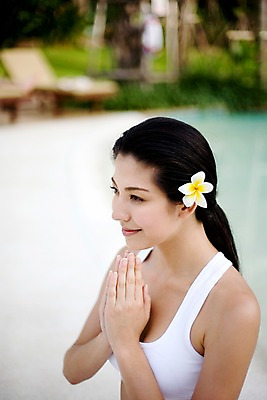 포토 JPG 주간 외국인 모델 해외기획촬영 웰빙 여자 꽃 여유 포즈 기획촬영 2009년태국 다이어트 요가 태국 휴식 수영장 건강 한명 사람 앉기 손짓 상반신 20대 성인 취미 야외 장식 운동복 뷰티 요가자세 기도 요가복 합장 여자만 여자한명만 성인여자만 청년만 청년여자만 성인한명만 청년여자한명만 성인여자한명만 성인만 국내포토 자연요소 식물 1 옷 감정 아시아 컨셉 모션 인종 청년 파일형식