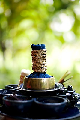 포토 JPG 주간 해외기획촬영 그릇 나라 아시아 외국문화 생활용품 기획촬영 2009년태국 태국 태국문화 근접촬영 사람없음 아웃포커스 세로 동남아시아 스파 마사지 도자기 오브젝트 스파용품 마사지용품 허브볼 지명 국내포토 자연요소 동양문화 식기 문화 뷰포인트 촬영기법 아로마테라피 파일형식