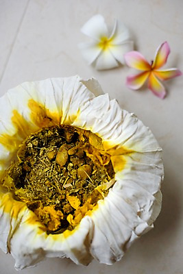 포토 JPG 해외기획촬영 꽃 나라 아시아 외국문화 기획촬영 2009년태국 태국 태국문화 사람없음 아웃포커스 세로 동남아시아 스파 흰색 마사지 허브 오브젝트 스파용품 플루메리아 마사지용품 허브볼 지명 프랜지파니 국내포토 식물 동양문화 문화 컬러 촬영기법 아로마테라피 파일형식