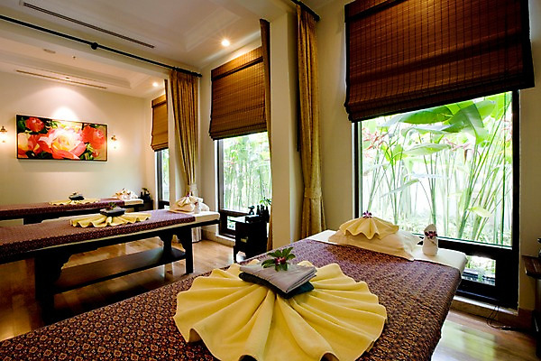 포토 JPG 주간 해외기획촬영 옷 꽃 나라 아시아 외국문화 가구 기획촬영 2009년태국 액자 창문 태국 탁자 전등 조명 실내 태국문화 사람없음 가로 수건 보라색 동남아시아 스파 블라인드 커튼 오브젝트 스파용품 호접란 마사지테이블 마사지실 스파베드 지명 국내포토 자연요소 식물 동양문화 문화 컬러 생활용품 내부 위생용품 마사지 파일형식