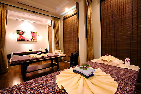 포토 JPG 해외기획촬영 옷 꽃 나라 아시아 외국문화 가구 기획촬영 2009년태국 액자 창문 태국 탁자 전등 조명 실내 태국문화 사람없음 가로 수건 보라색 동남아시아 스파 블라인드 커튼 오브젝트 스파용품 호접란 마사지테이블 마사지실 스파베드 지명 국내포토 식물 동양문화 문화 컬러 생활용품 내부 위생용품 마사지 파일형식