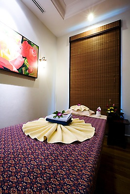 포토 JPG 해외기획촬영 옷 꽃 아시아 외국문화 가구 기획촬영 2009년태국 액자 창문 태국 탁자 전등 조명 실내 태국문화 사람없음 세로 수건 보라색 스파 블라인드 오브젝트 스파용품 호접란 마사지테이블 마사지실 스파베드 국내포토 식물 동양문화 나라 문화 컬러 생활용품 내부 위생용품 마사지 커튼 파일형식