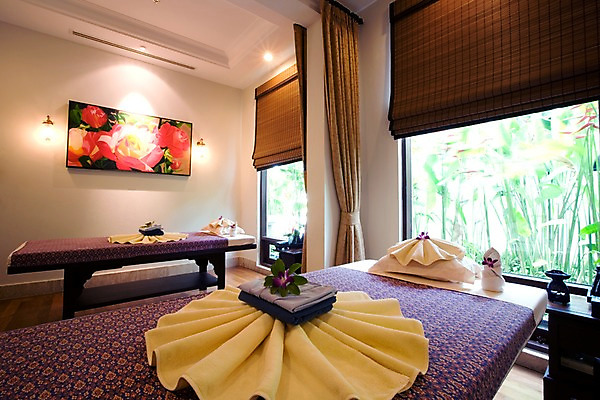 포토 JPG 주간 해외기획촬영 옷 꽃 아시아 외국문화 가구 기획촬영 2009년태국 액자 창문 태국 탁자 전등 조명 실내 태국문화 사람없음 가로 수건 보라색 스파 블라인드 커튼 오브젝트 스파용품 호접란 마사지테이블 마사지실 스파베드 국내포토 자연요소 식물 동양문화 나라 문화 컬러 생활용품 내부 위생용품 마사지 파일형식