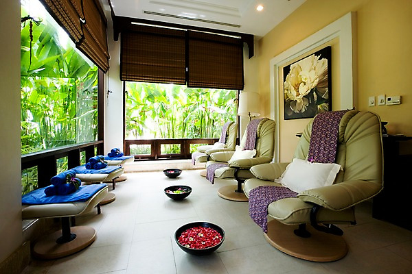 포토 JPG 주간 해외기획촬영 그릇 나라 아시아 외국문화 가구 기획촬영 2009년태국 액자 쿠션 의자 창문 태국 탁자 실내 태국문화 사람없음 가로 동남아시아 스파 마사지 블라인드 도자기 오브젝트 안락의자 스파용품 족욕 대아 마사지샵 마사지실 지명 국내포토 자연요소 동양문화 식기 문화 생활용품 내부 커튼 파일형식