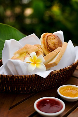 포토 JPG 식물 해외기획촬영 해외 꽃 나라 아시아 음식 빵 외국문화 해외여행 여행 기획촬영 2009년태국 태국 탁자 나뭇잎 디저트 태국문화 사람없음 아웃포커스 장식 바구니 동남아시아 잼 식빵 제빵 지명 국내포토 동양문화 문화 가구 잎 촬영기법 제과제빵 소스_음식 파일형식