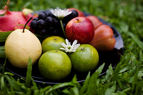 포토 JPG 식물 해외기획촬영 해외 접시 열매 꽃 나라 아시아 음식 외국문화 해외여행 여행 기획촬영 2009년태국 오렌지 과일 태국 포도 나뭇잎 태국문화 근접촬영 잔디 사람없음 아웃포커스 장식 동남아시아 배 사과 열대과일 용과 드레곤푸르츠 지명 국내포토 동양문화 식기 문화 뷰포인트 잎 촬영기법 파일형식