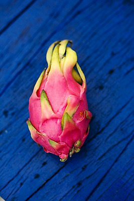 포토 JPG 식물 해외기획촬영 해외 열매 나라 아시아 음식 컬러 외국문화 해외여행 여행 기획촬영 2009년태국 과일 태국 탁자 태국문화 근접촬영 사람없음 목재 한개 동남아시아 자주색 열대과일 용과 드레곤푸르츠 지명 국내포토 나무 1 동양문화 문화 뷰포인트 가구 재료 파일형식