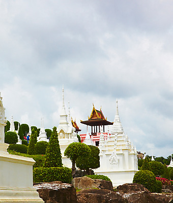 포토 JPG 주간 나무 식물 구름 해외기획촬영 해외 건축물 공원 나라 아시아 외국문화 해외여행 여행 기획촬영 2009년태국 파타야 태국 하늘 태국문화 미술 사람없음 야외 조형물 동상 조각상 정원 동남아시아 돌_바위 바위 열대식물 작품 조경 농녹빌리지 지명 국내포토 자연요소 동양문화 공공시설 건축 문화 문화예술 기념물 파일형식